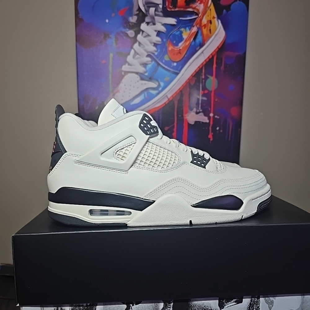 Air Jordan 4 Retro Flight Club
